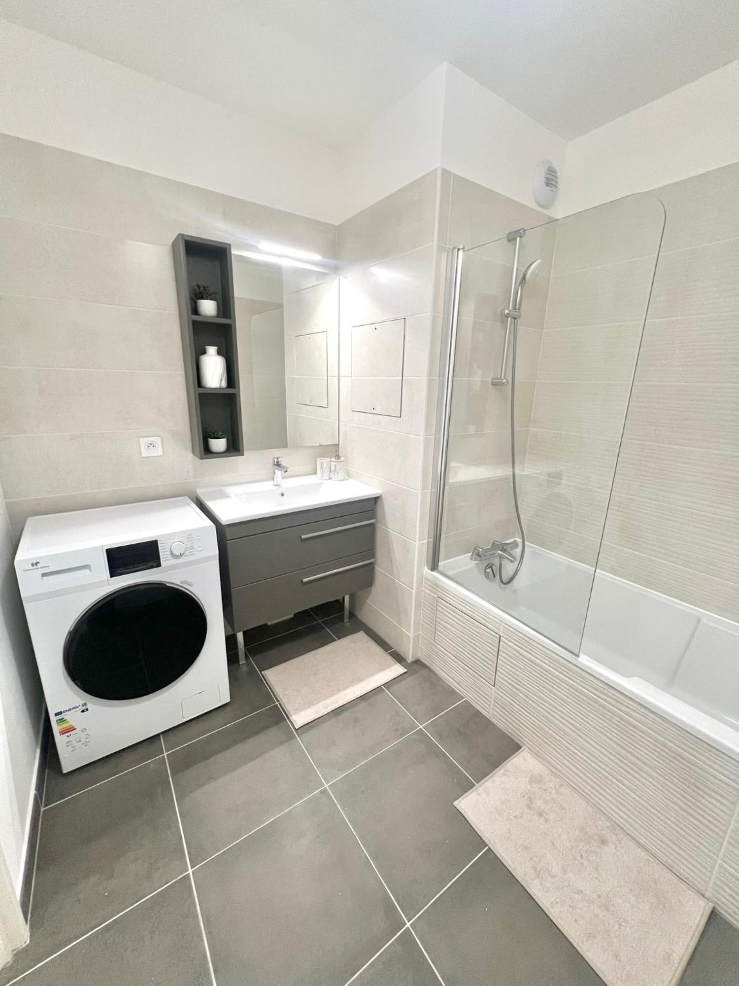 Apartment Neuf Et Spacieux *